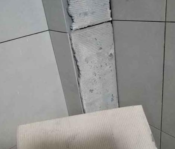 北京瓷砖空鼓维修公司分享下厨房瓷砖脱落的补救措施。